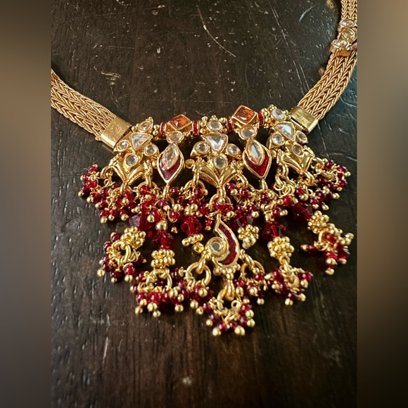 Gold Necklace & Earrings set - Picture 3 of 9